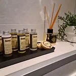 Bright And Modern 2-bedroom Apartment, Near Center, Location Apartment