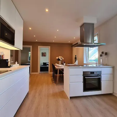 Apartmán Bright And Modern 2-bedroom Apartment, Near Center, Location