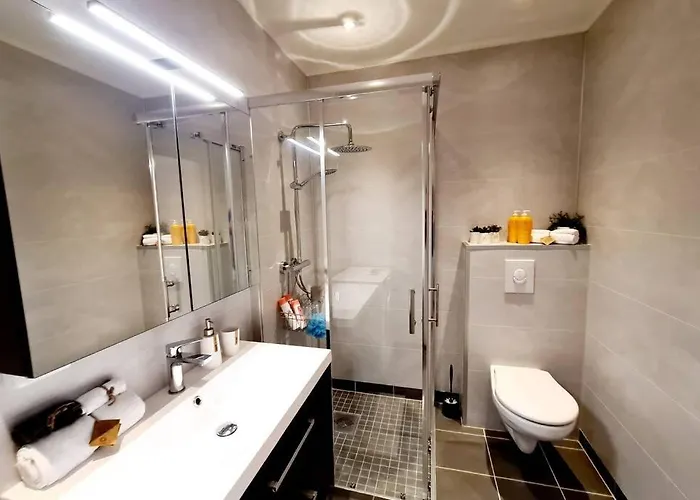 Bright And Modern 2-bedroom Apartment, Near Center, Location