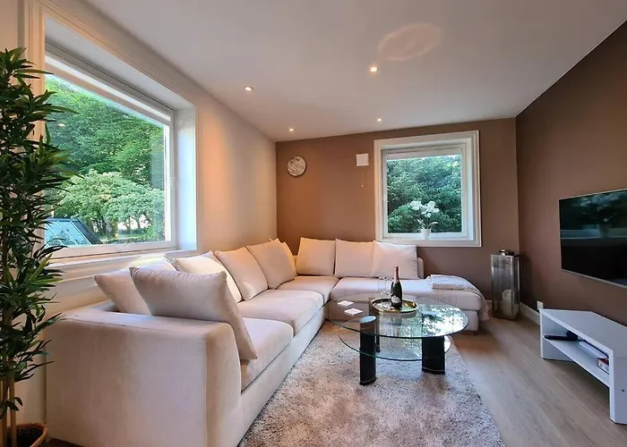 Bright And Modern 2-bedroom Apartment, Near Center, Location