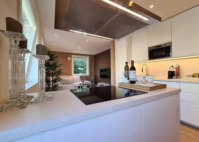 Bright And Modern 2-bedroom Apartment, Near Center, Location Apartment *